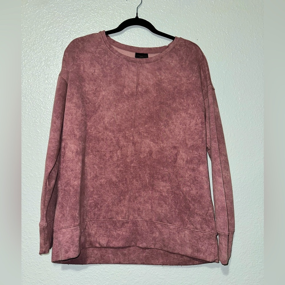 Brand is 32 heat. Size is small, is oversized. It’s a purple.